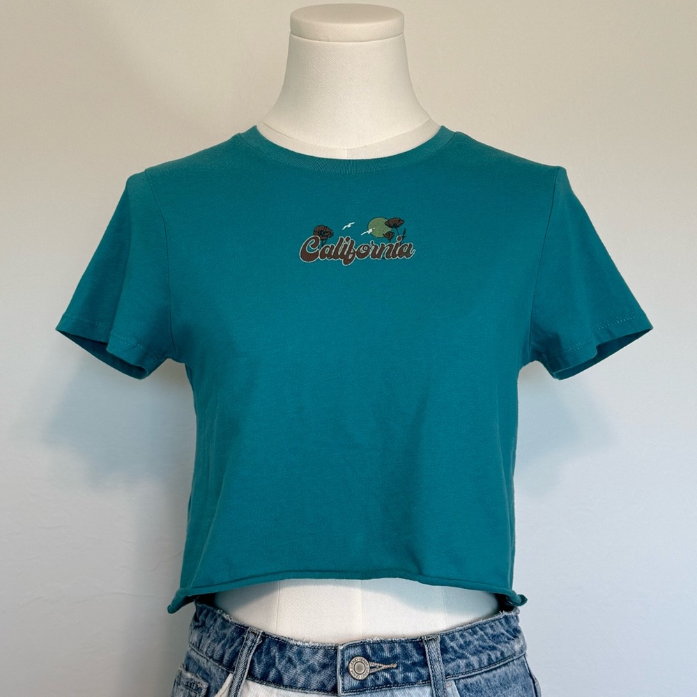 Social Scene Teal Crop Tee California Graphic Size XS